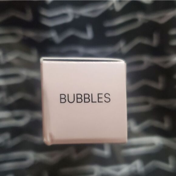 MAC Limited Edition 40th Anniversary Bringbacks Glazed/Frost Lipstick in Bubbles - Picture 13 of 16
